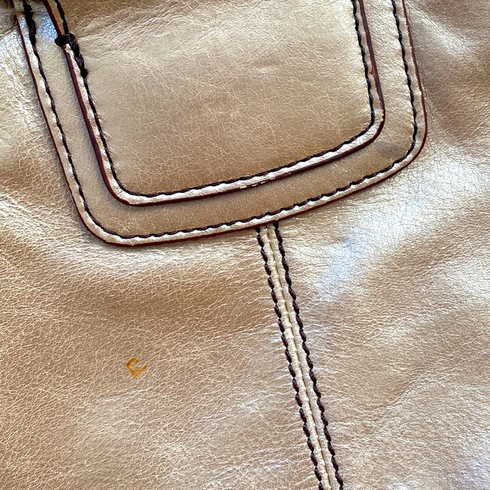 Hobo bag, metallic champagne gold. - Picture 8 of 10